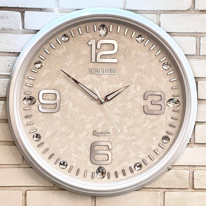 ساعت دیواری با طراحی خاص