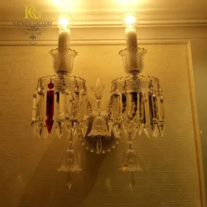 دیوارکوب 2 شاخه بلوری سفید با تزئین آویز قرمز