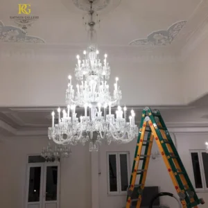 لوستر کریستالی سفید هرمی مجلل سبک طبقاتی