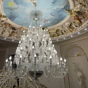 لوستر باکارات سفید طبقاتی با طراحی کلاسیک