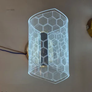 دیوارکوب مدرن استوانه‌ای شفاف طرح لانه‌زنبوری