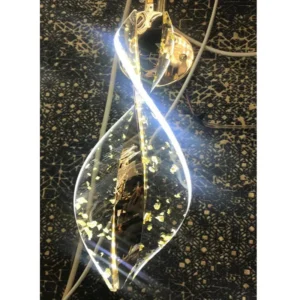 دیوارکوب آکریلیک طلایی مدرن با طرح پیچ‌خورده