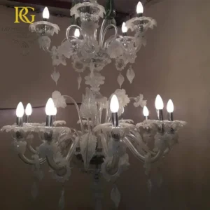 لوستر دست ساز سفید طبقانی با آویز های موجی