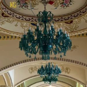 لوستر باکارات سبز زمردی با طراحی طبقاتی لوکس