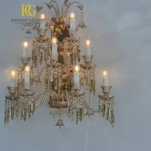 دیوارکوب 9 شاخه باکارات با بدنه کریستالی تراش‌دار