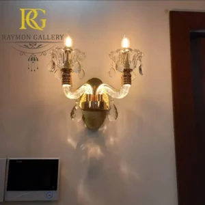 دیوارکوب طلایی روشن طراحی منحنی خیره‌کننده