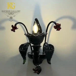 دیوارکوب تکی مشکی مدرن براق با گل‌های یاقوتی 